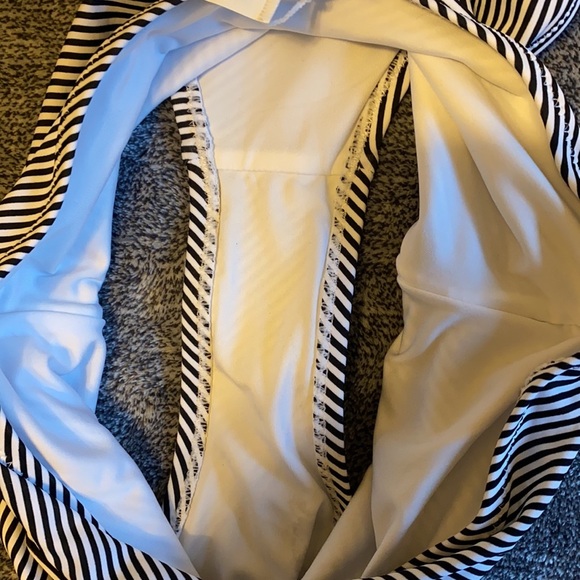 Cupshe High Waist Bikini Bottoms - Picture 7 of 9